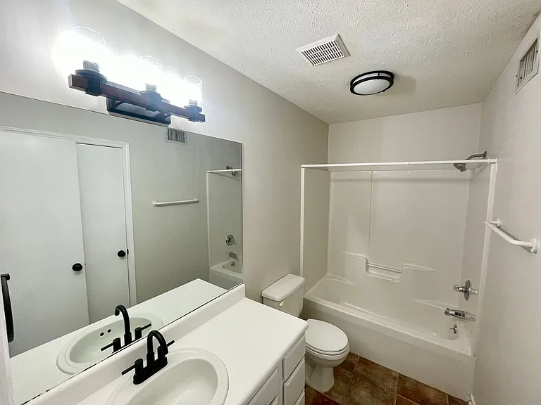 GS-Oak Village I — Photo 5