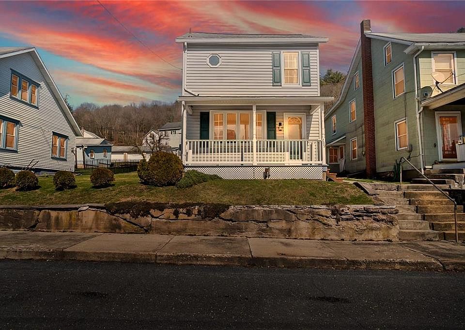 209 Main St, Parryville, PA 18244 Zillow