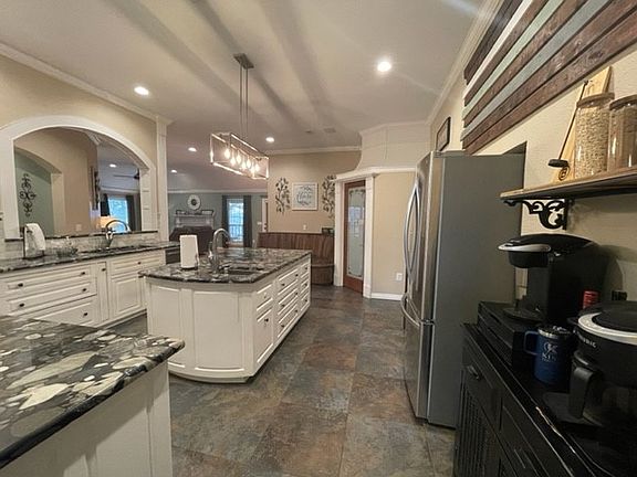 4th image of 11879 Red Oak Dr