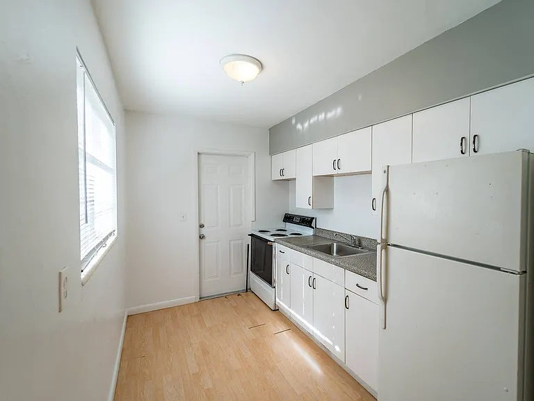 713-717-721 SW 13th Ave — Photo 40