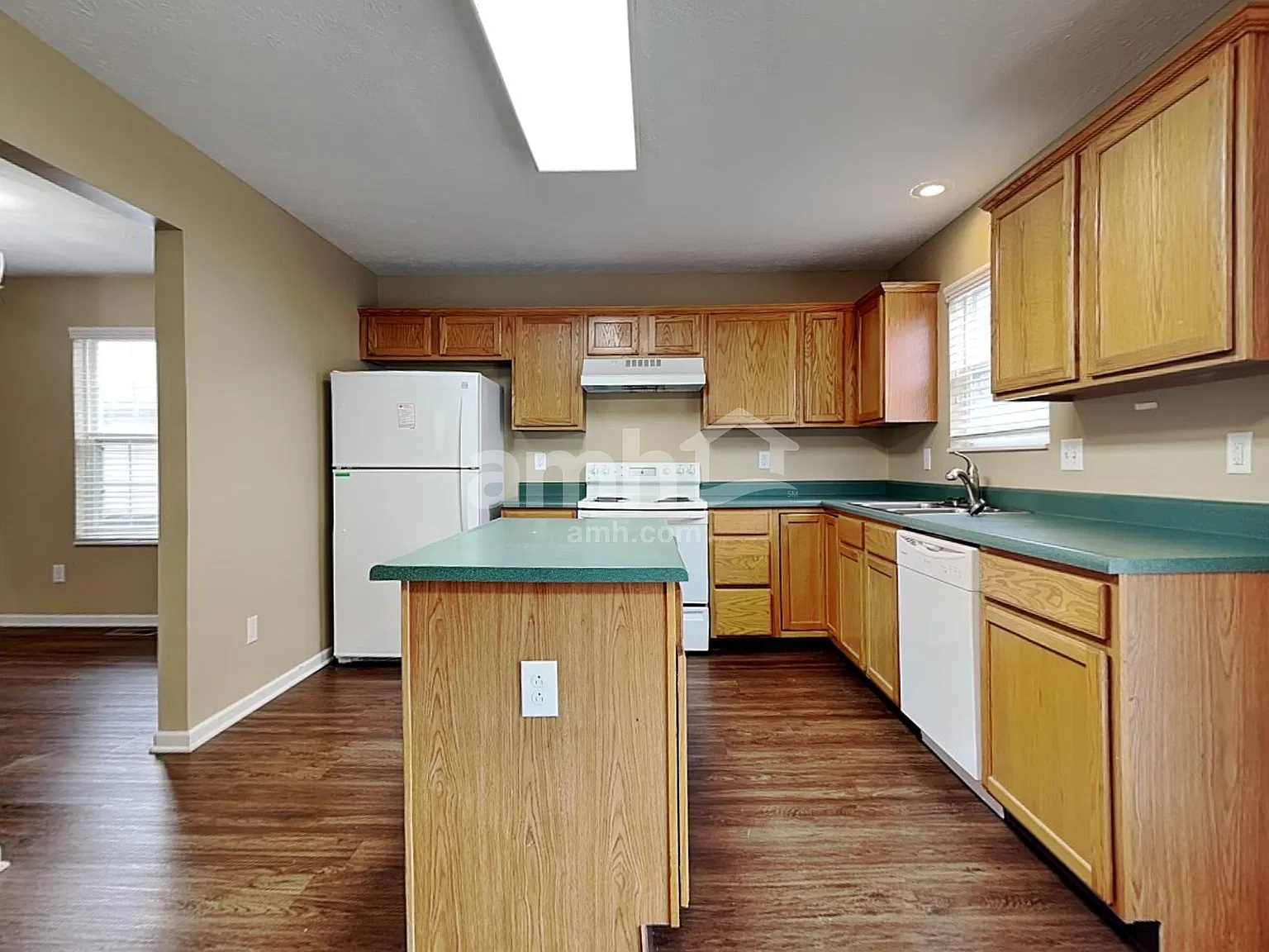 3 bed, 2.5 bath, 2176 sqft, $2,625 — Photo 3