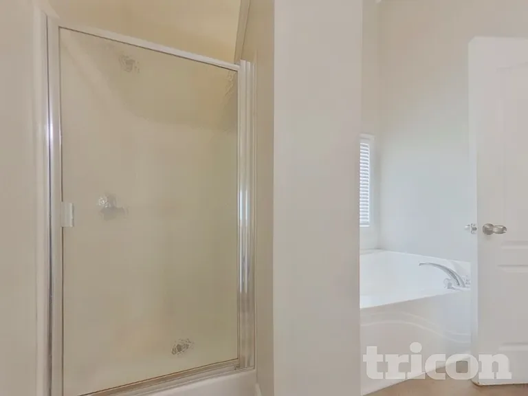 611 Hemlock Ct — Photo 8