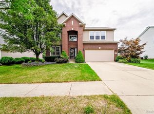 31225 Handsomer Dr, Flat Rock, MI 48134