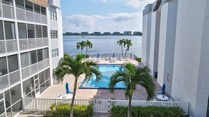 1st image of 1502 S Lakeside Dr APT 202