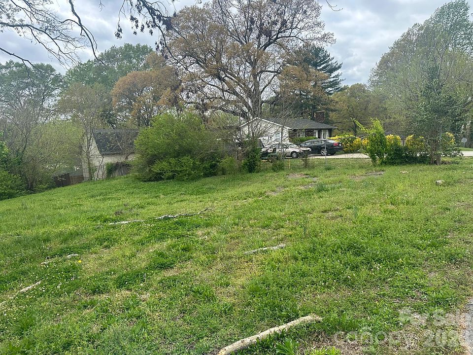 2nd image of 306 E Louisiana Ave