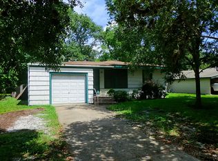 221 Magnolia St, Lake Jackson, TX 77566