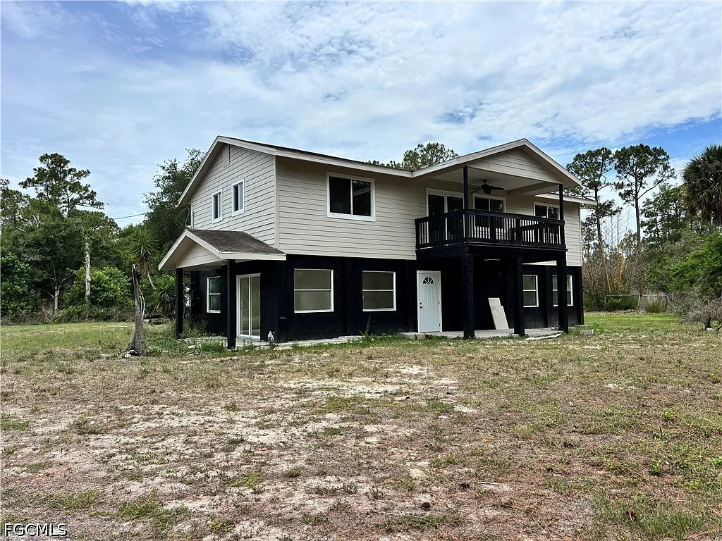 4 bed, 3.0 bath, 2304 sqft, $2,500 — Photo 1