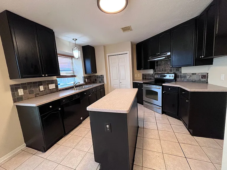 12827 Fox Arrow Ln — Photo 9