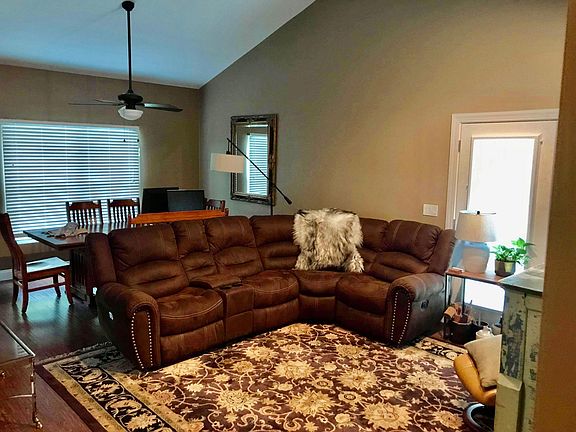 4th image of 105 Pebble Creek Ct