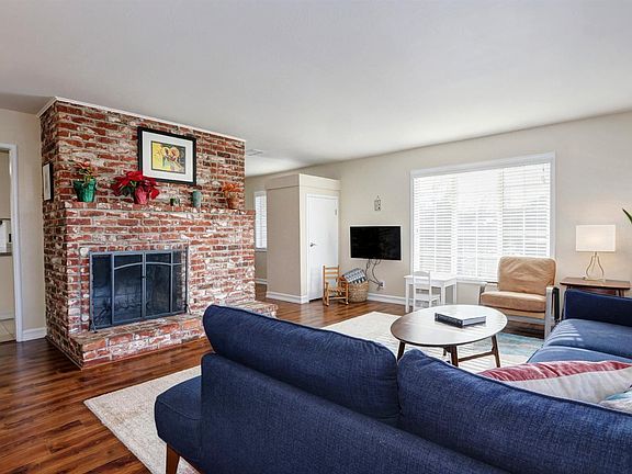4th image of 2912 Emerald Ct