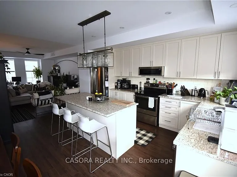 2362 New St #5 — Photo 9