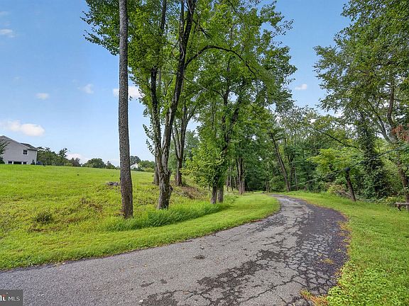 4th image of 10022 Colvin Run Rd