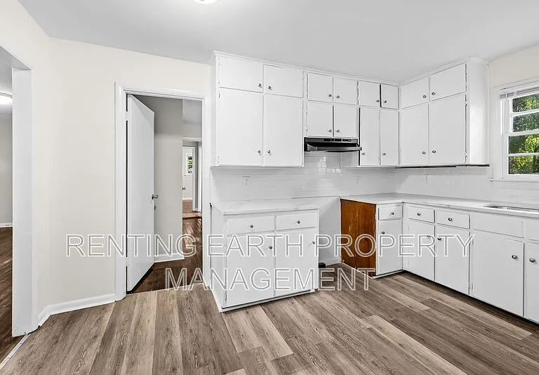 1128 Cardwell Ln — Photo 10