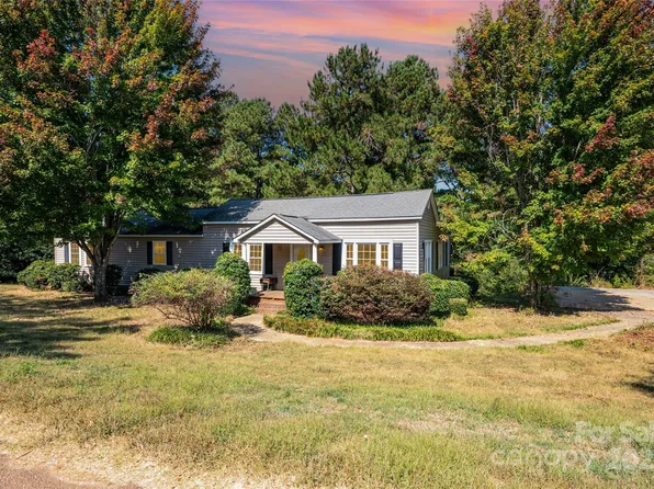 4562 Foster Blackmon Dr, Heath Springs, SC 29058