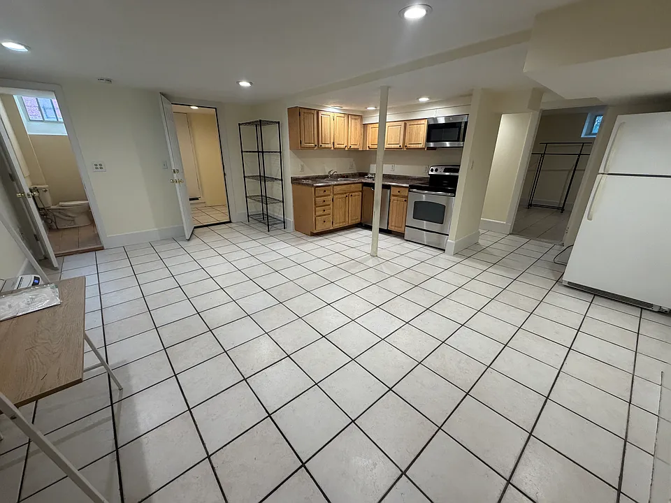 136 Chiswick Rd #1B