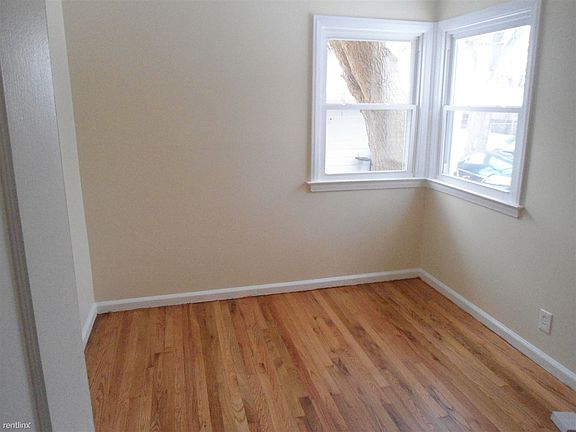 Bedroom (10 x 10)