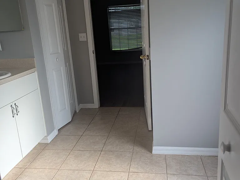 555 Windermere Dr — Photo 5