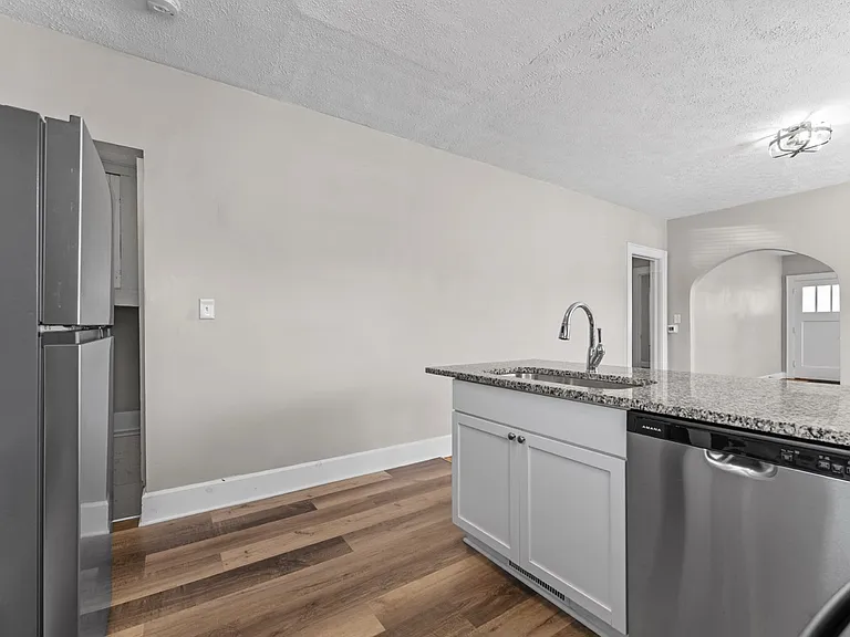 415 Bernard Ave — Photo 8