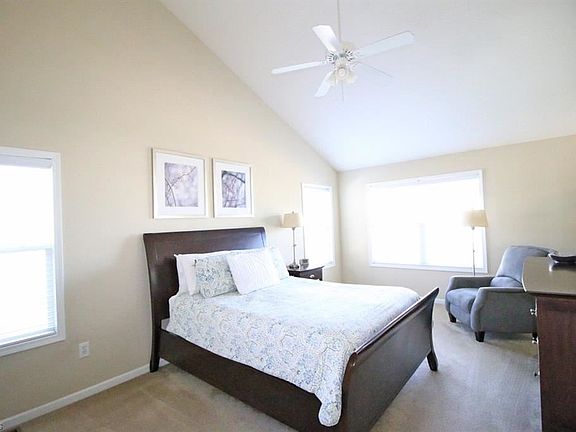 3rd image of 4802 Fox Run Dr