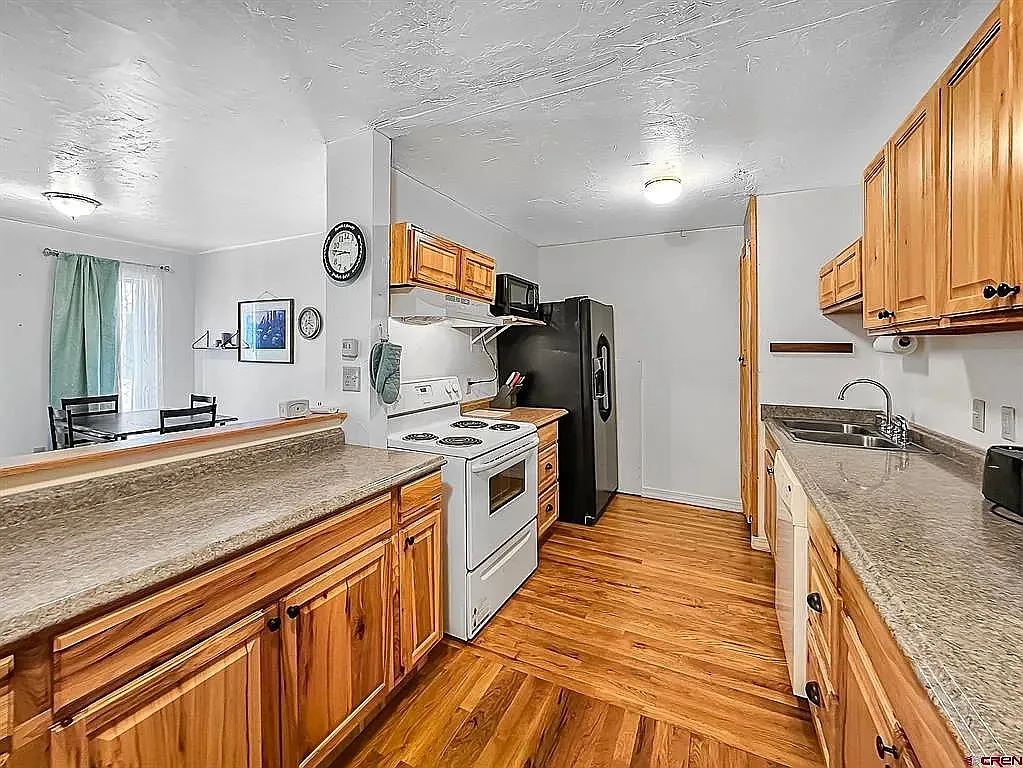 2 bed, 990 sqft, $1,500 — Photo 1