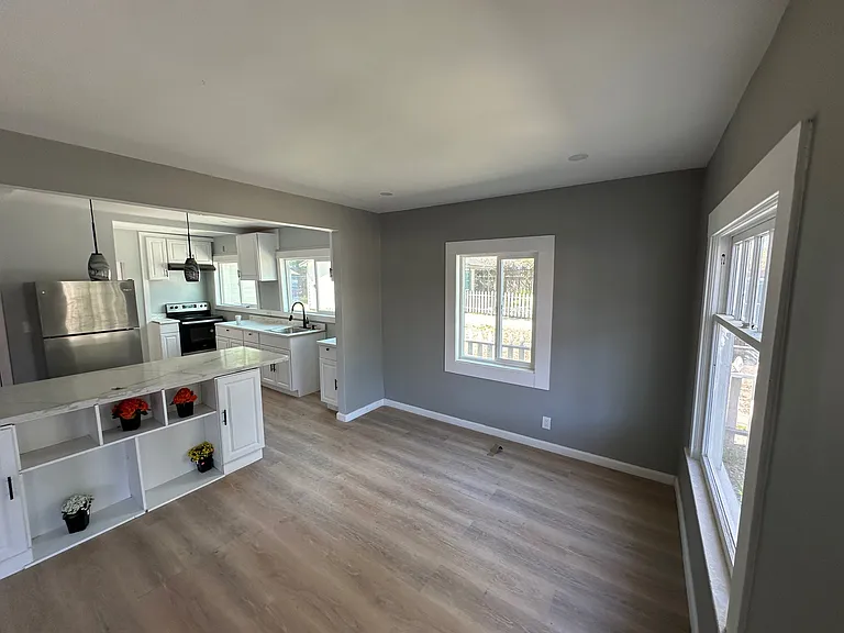 135 Market St — Photo 2