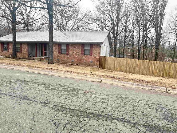 3rd image of 115 Elwood Dr