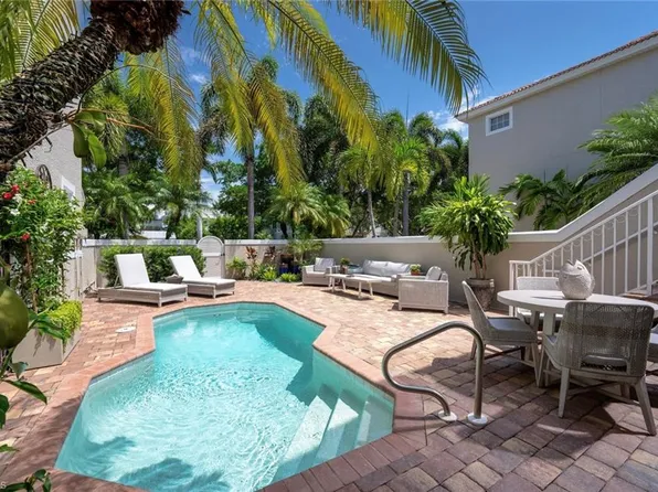 846 9th Ave S, Naples, FL 34102