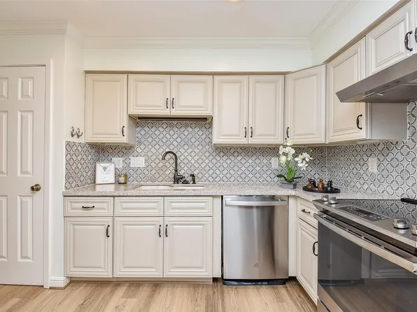 4812 Palmetto St, Bellaire, TX 77401