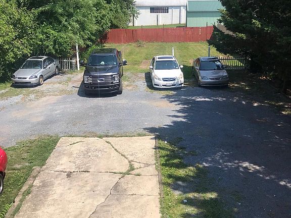 2nd image of 862 N Franklin St