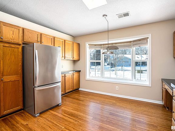 4th image of 2408 1st Street Ct #8