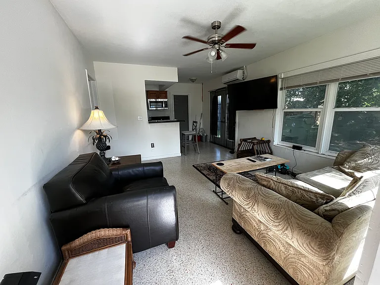 1443 SE 10th Ave #1443 — Photo 3