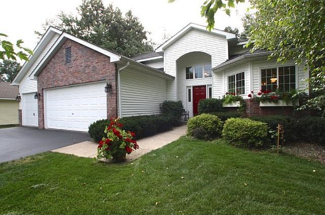 1st image of 9446 Dunkirk St NE