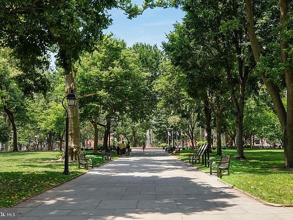 3rd image of 704-06 S Washington Sq #4E