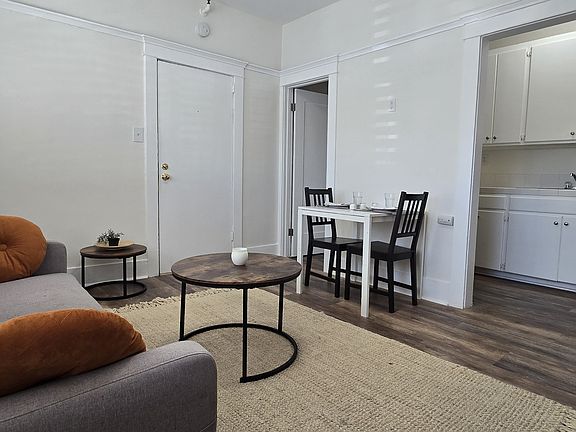 4th image of 959 E Broadway #2