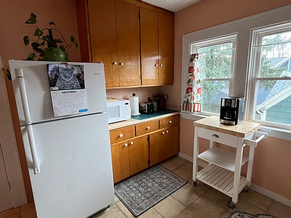 4th image of 719 W 2nd St #1/2