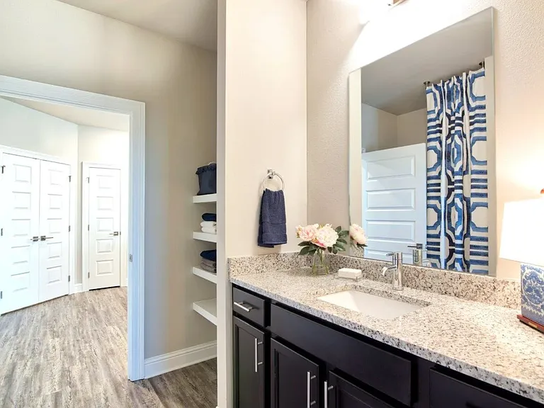 Silver Oaks Apartments — Photo 39