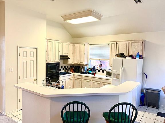 5th image of 2402 Dublin Dr