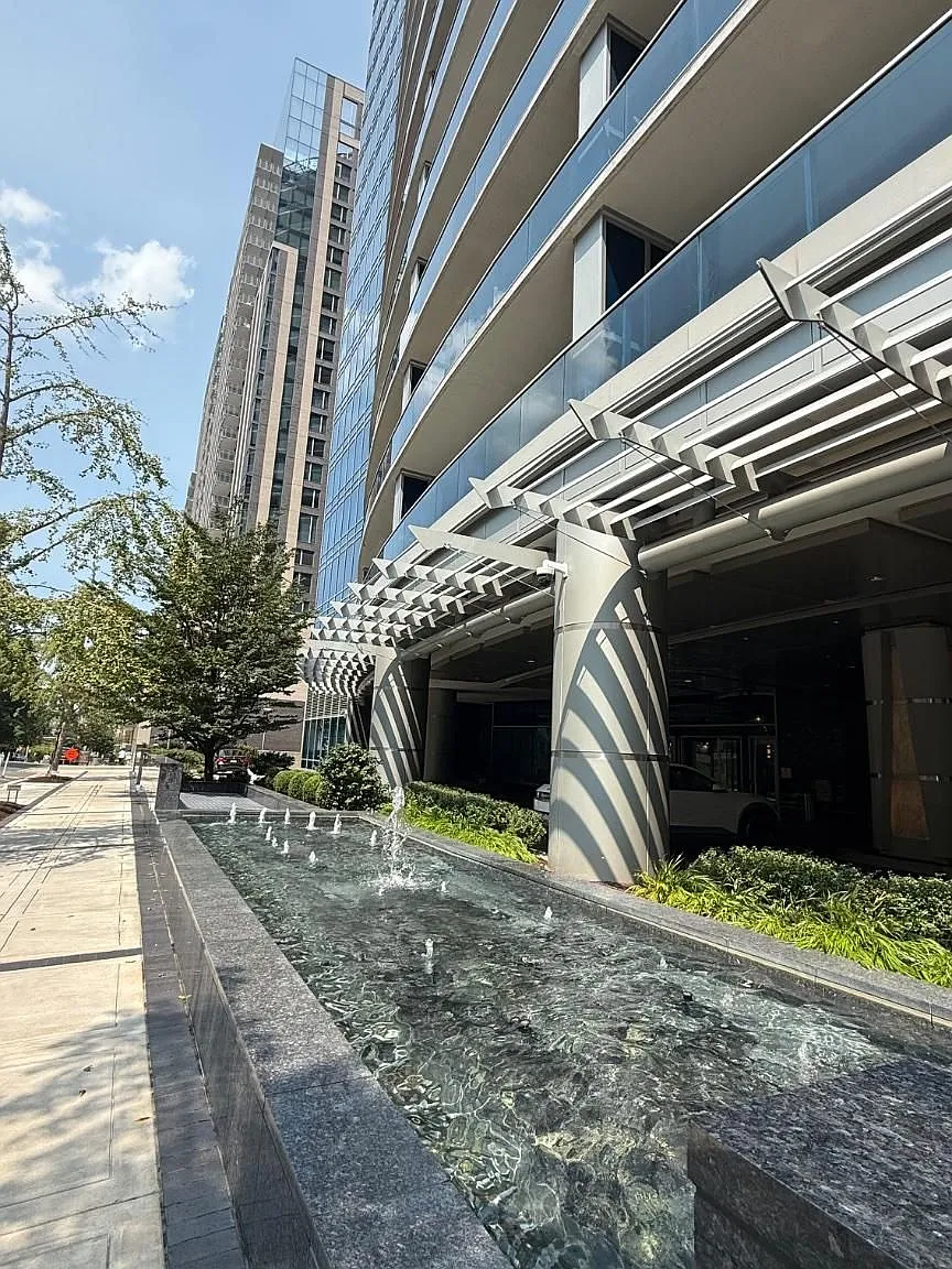1 bed, 1.5 bath, 1312 sqft, $4,200 — Photo 4