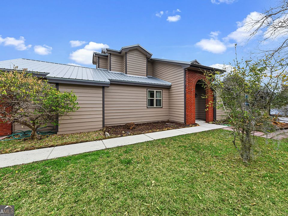 1st image of 216 Cypress Dr