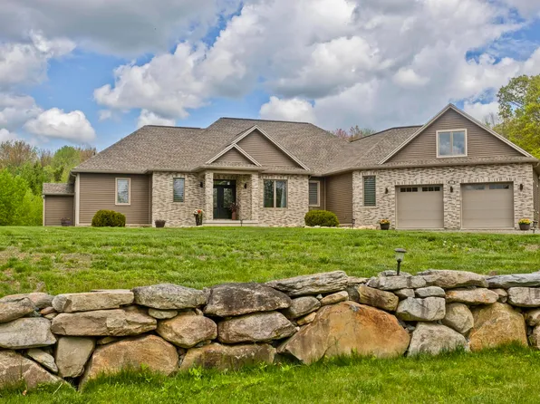 227 East St, Granby, MA 01033
