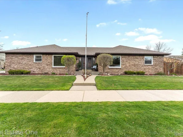 17861 Devonshire St, Riverview, MI 48193