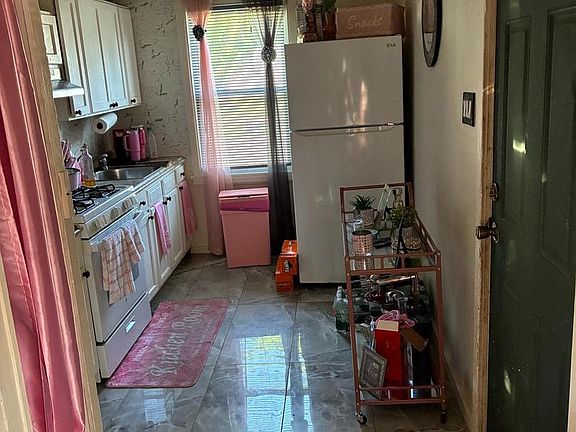 4th image of 1107 1st Ave