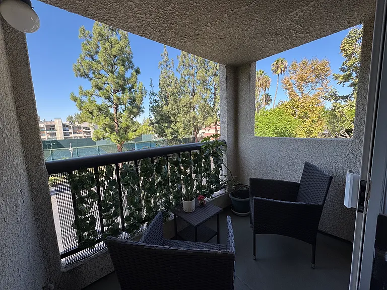 5530 Owensmouth Ave #206 — Photo 9