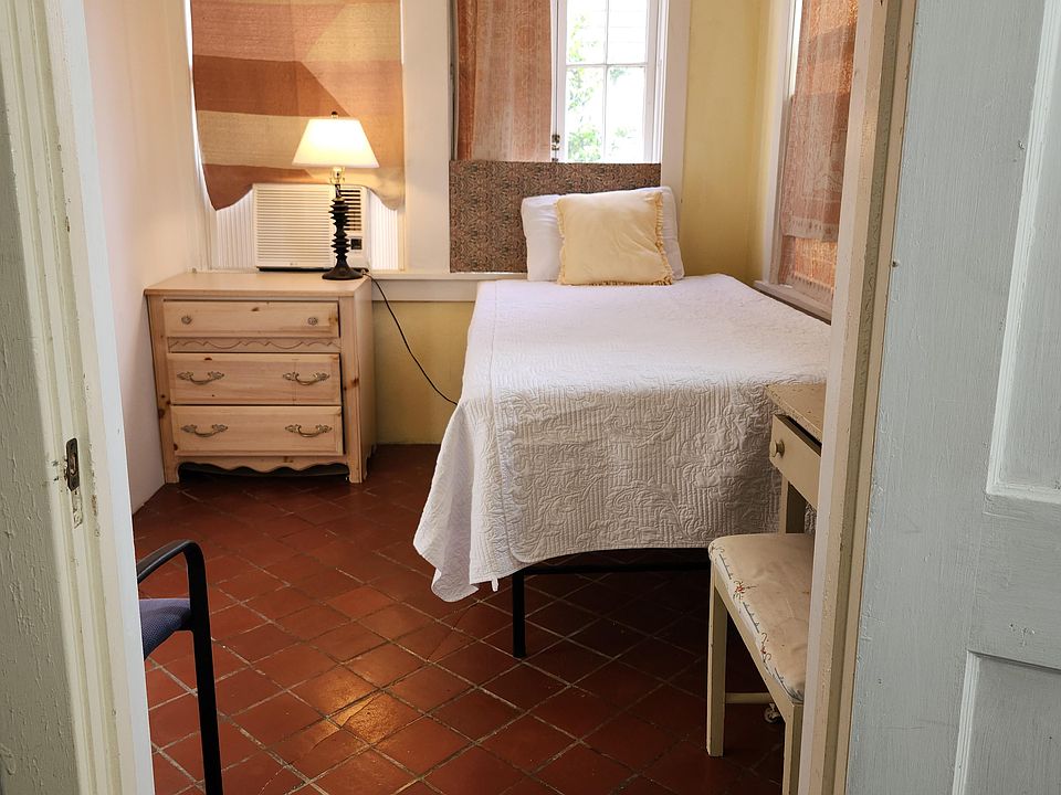 Cozy room. Front yard view with 4 windows. Twin bed, tile floor, window AC/Heat unit, work station and TV