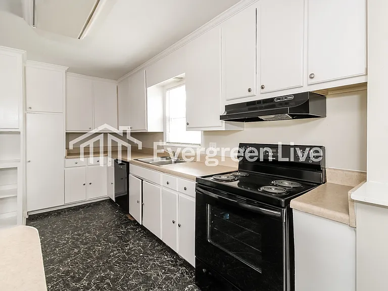 5426 Garden Lake Dr — Photo 6