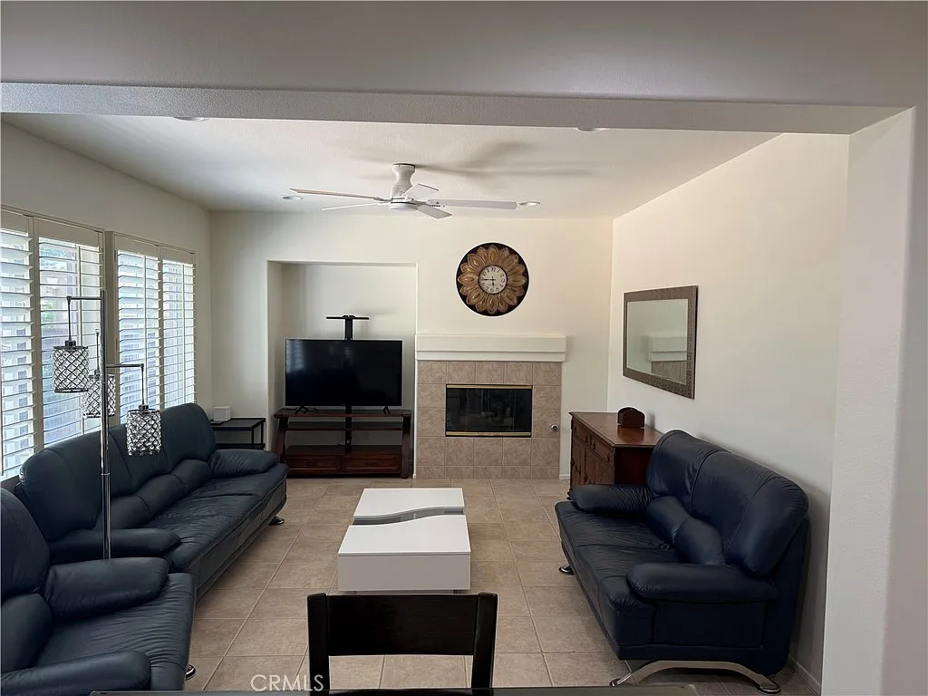 4 bed, 2041 sqft, $5,000 — Photo 2