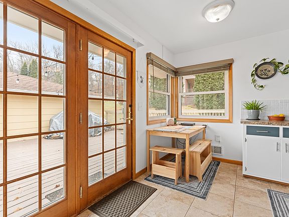 5th image of 932 24th St NW