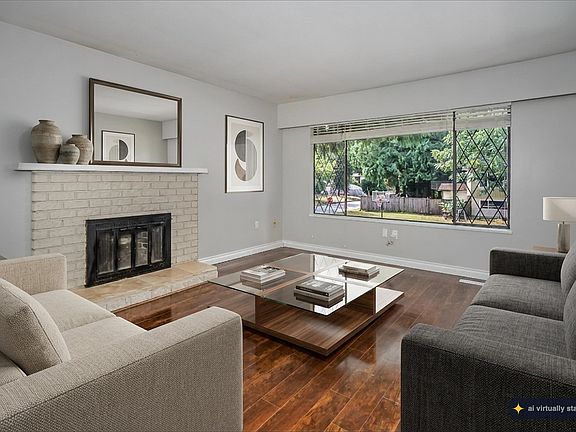 4th image of 20783 Thorne Ave