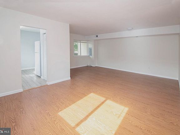 4th image of 4117 Meadowland Ct #9