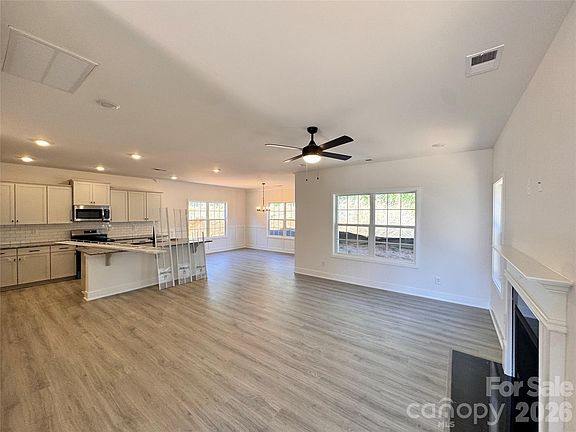 2nd image of 724 Inwood Hill Dr #8